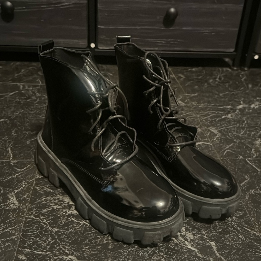 Black boots US size 7
